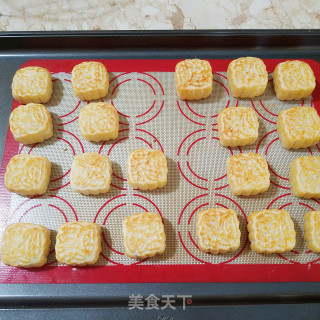 Single Yellow Meringue Moon Cake recipe