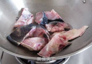 Chuanxiong Baizhi Fish Head Soup recipe