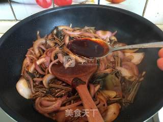 Stir-fried Eel with Onion recipe