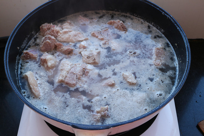 Pork Ribs Stewed with Potatoes in A Pot recipe