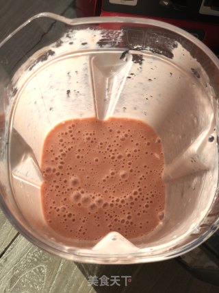 Strawberry Milkshake Has A Healthy and Beautiful Face, and It is Booming for A New Year! recipe