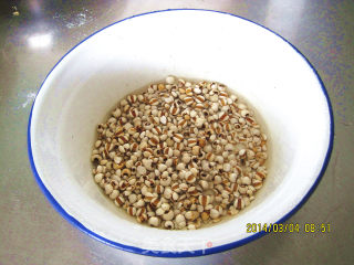 Dehumidification and Nourishing Spleen Porridge ------ Red Bean and Barley Porridge recipe