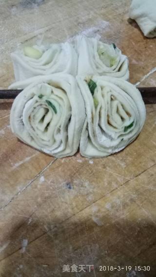 Scallion Sesame Flower Roll recipe