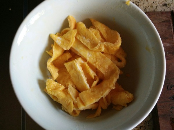 Fried Noodles with Egg and Shredded Chicken recipe