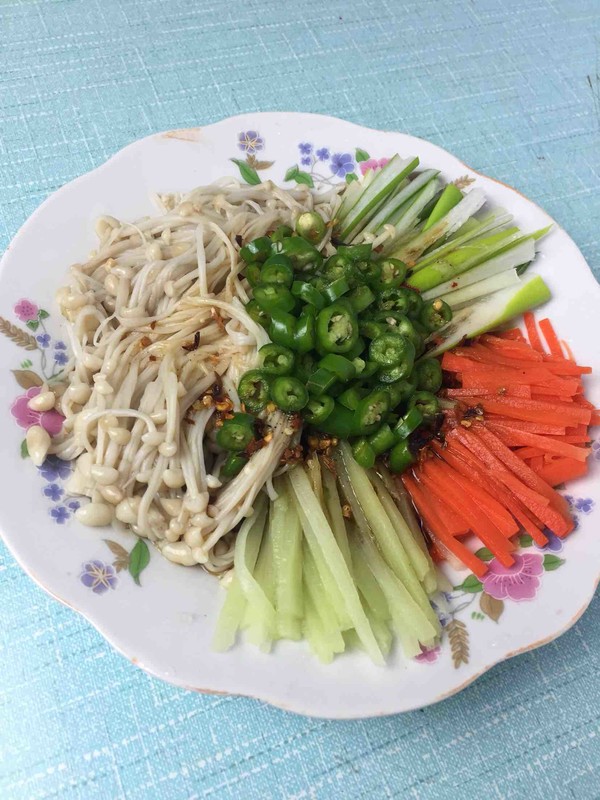 Enoki Mushrooms Mixed with Green Onions recipe