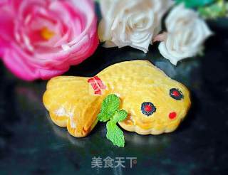 Goldfish Bean Paste Mooncake recipe