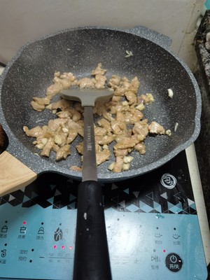Nutritious and Delicious Home Cooking-fried Pork with Tofu, Fungus and Cucumber recipe