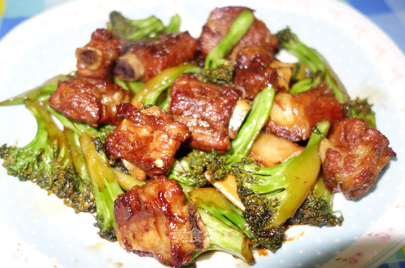 Braised Pork Ribs with Broccoli recipe