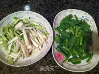 Stir-fried Carrots with Fragrant Green Garlic recipe