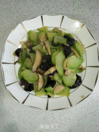 Stir-fried Chayote with Double Mushroom recipe