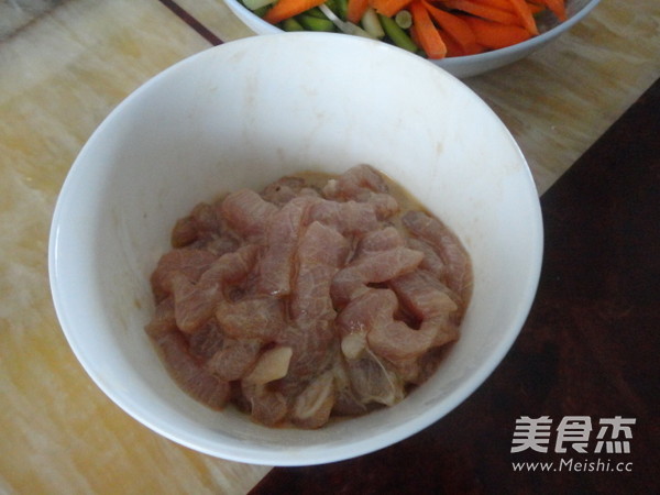 Stir-fried Pork with Seafood and Mushroom recipe