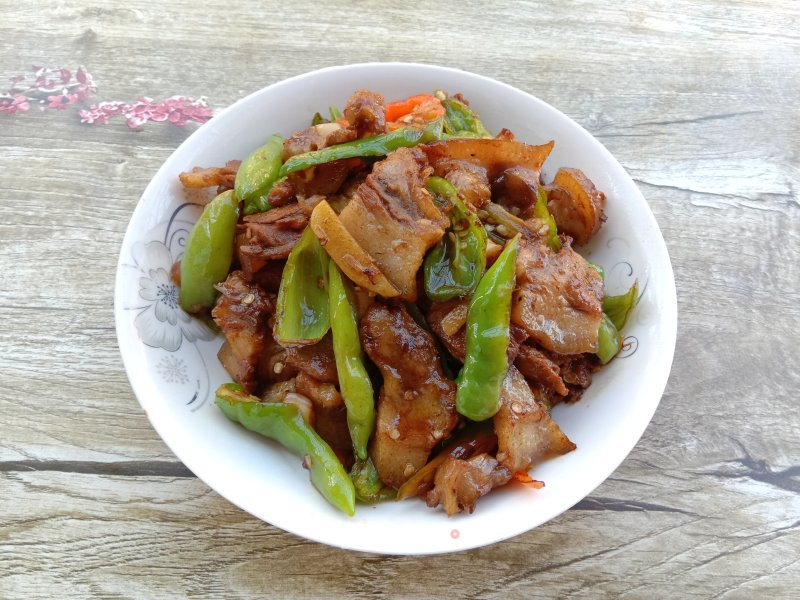 Stir-fried Pork Head with Green Pepper recipe
