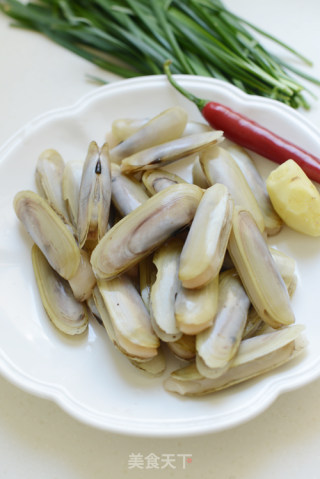 Stir-fried Sea Clam with Leek recipe