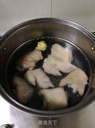 Stewed Trotter with Walnut Flower and Kelp recipe
