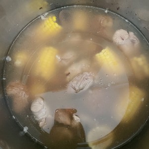 Hericium Erinaceus, Corn and Pork Soup with Soothing Beauty and Nourishing Stomach recipe