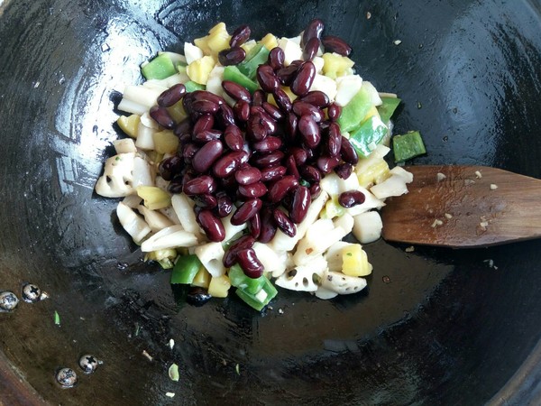 Stir-fried Lotus Root with Red Kidney Beans recipe