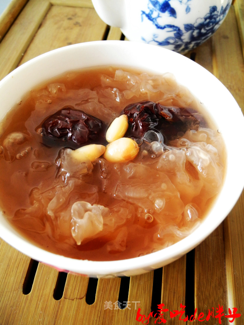 Lotus Seed, Jujube and Tremella Soup