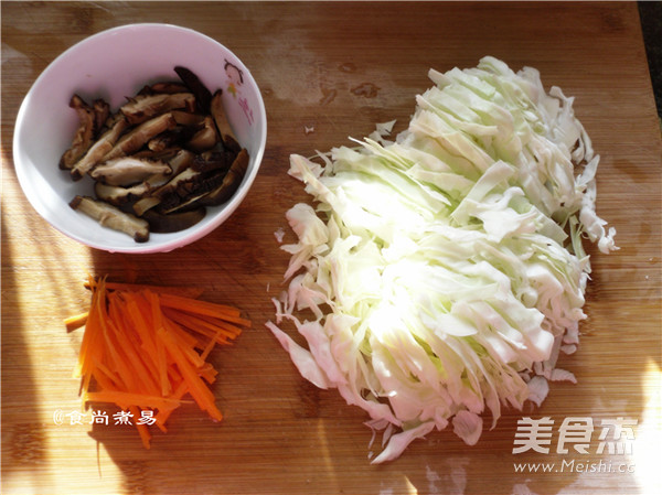 Stir-fried Shredded Cabbage with Mushrooms recipe