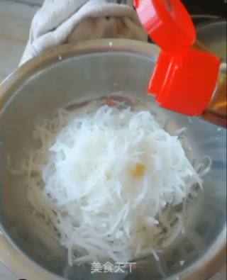 #萝卜#how to Make Sweet and Sour Shredded White Radish recipe