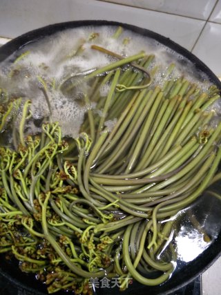 Fiddlehead Stir-fried Twelfth Moon recipe