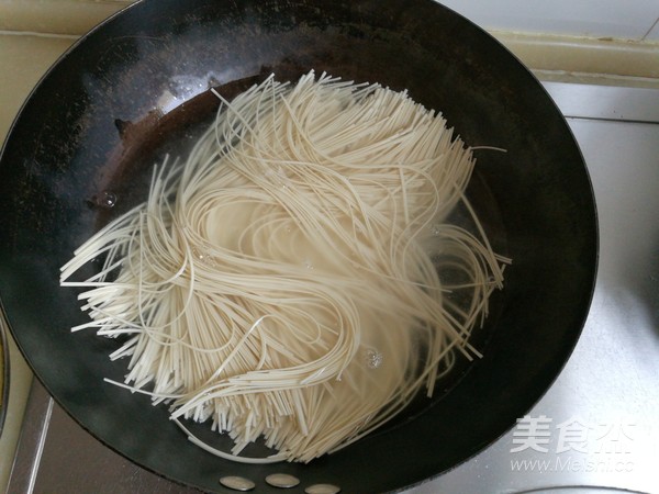 Noodles with Beans and Pleurotus recipe