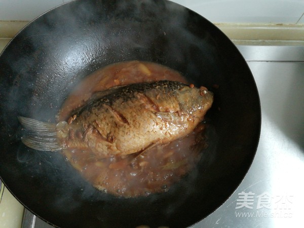 Stewed Crucian Carp with Sauce recipe