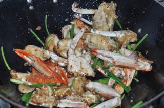 Stir-fried Crab with Scallion and Ginger recipe