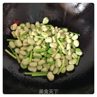 Stir-fried Broad Beans with Garlic Moss recipe
