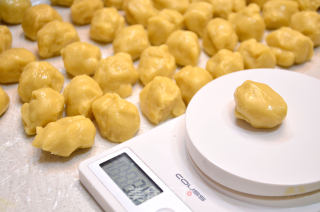 Cantonese-style Egg Yolk and Lotus Paste Mooncakes recipe