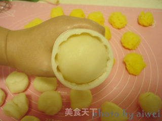 Snowy Mooncakes with Custard Filling recipe