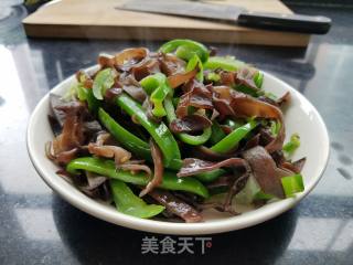 Stir-fried Fungus with Green Pepper recipe