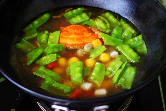 Stewed Taro Balls with Snow Peas and Seafood recipe