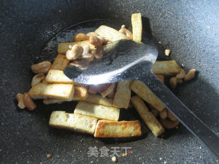 Stir-fried Lao Tofu with Crispy Cashew Nuts recipe