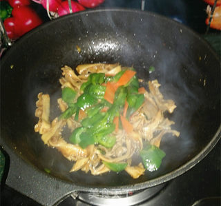 Stir-fried Belly Slices with Green Pepper recipe