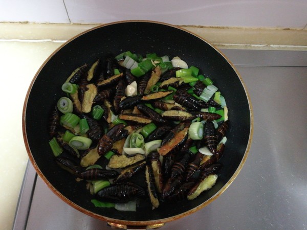 Dry Stir-fried Silkworm Pupa recipe