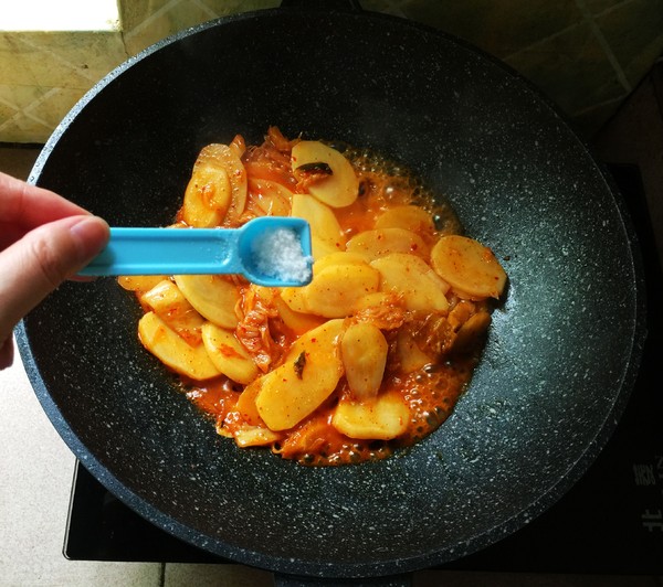 Stir-fried Spicy Cabbage with Potatoes recipe