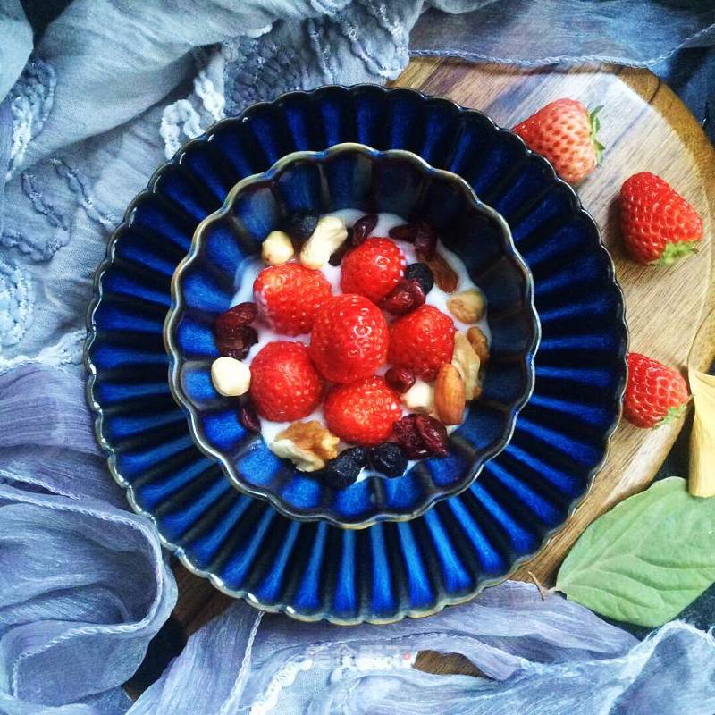 Yogurt Strawberry Bowl recipe