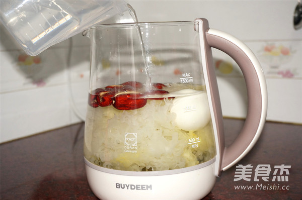 White Fungus, Red Dates and Egg Sweet Soup recipe