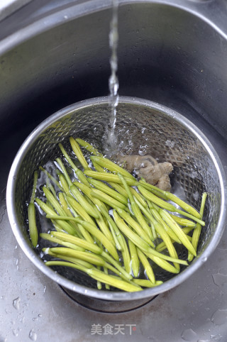 Golden Needle Stewed Trotter recipe