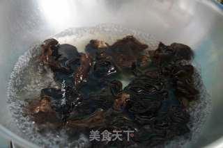 Cold Broccoli Black Fungus recipe