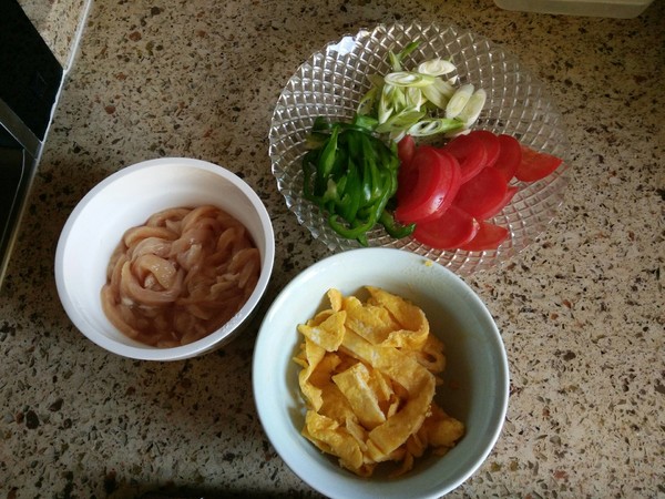 Fried Noodles with Egg and Shredded Chicken recipe