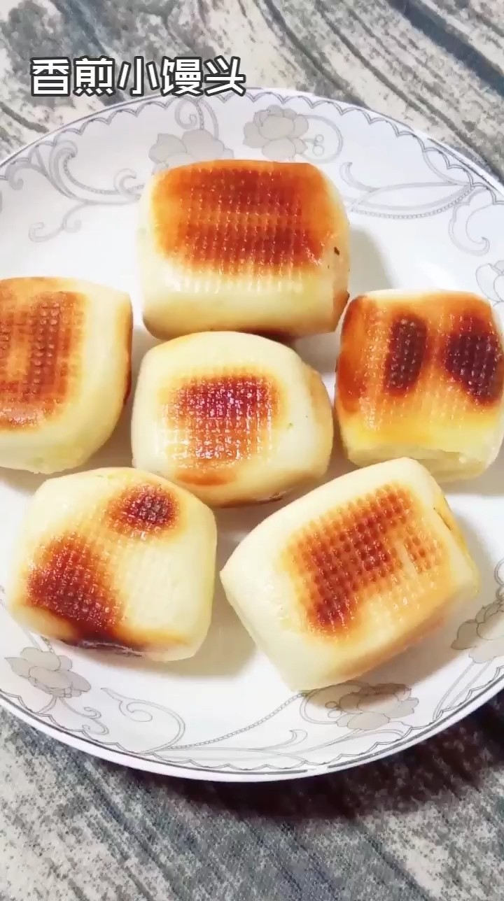 Pan-fried Small Steamed Buns recipe