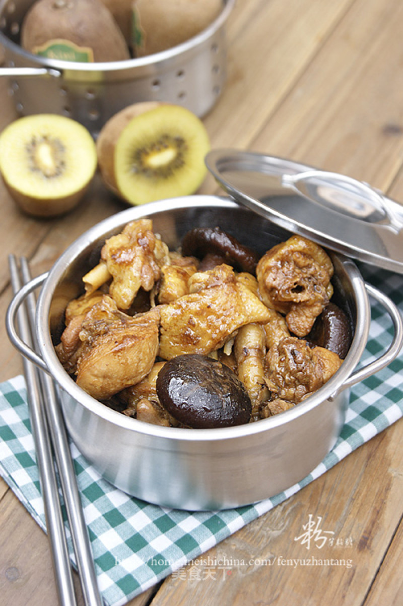 A Spring Healthy Vegetable for Improving Immunity-stewed Chicken with Mushrooms
