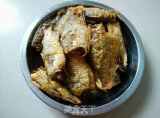 Pan-fried Small Crucian Carp recipe