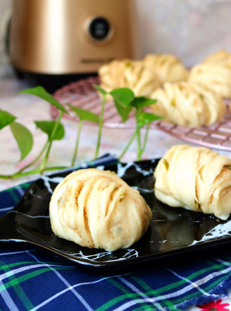 Peanut Butter Scallion Rolls recipe