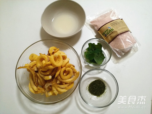 Spiral French Fries with Seaweed and Mint Leaf recipe