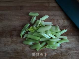 Stir-fried Celery with Shiitake Mushrooms recipe