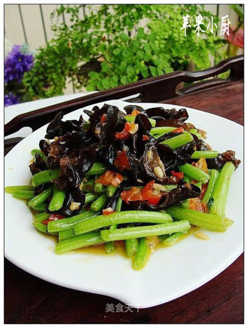 Chopped Pepper and Chrysanthemum Fungus recipe