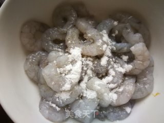 Stir-fried Shrimp with Wrinkled Pepper Fungus recipe