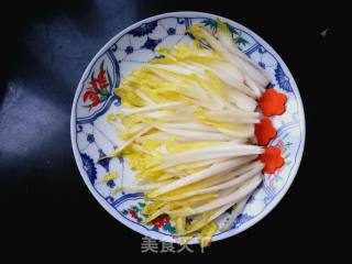 #团圆饭# Magnolia Vegetables with Garlic Spicy Sauce recipe